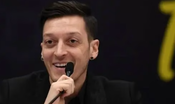Mesut Özil Reveals His Dream Premier League Teammate—Hints at Admiration for Unnamed Star
