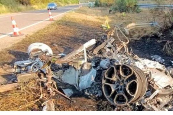 While some believe Diogo Jota was drunk coming from a nightclub with his brother, and others suspect overspeeding, the REAL cause of the crash has just been revealed by Liverpool manager Arne Slot, based on an official police report. Police discovered a suspicious substance in the wreckage — one that looks like a bomb! They’ve now launched a deeper investigation into what could be a possible act of sabotage