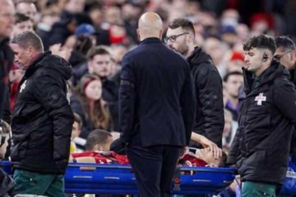 Liverpool’s £26M summer signing Giovanni Leoni has suffered a brutal ACL tear on his debut against Southampton! The 18-year-old starlet is now facing up to a year on the sidelines, leaving manager Arne Slot with a massive defensive crisis ahead of crucial fixtures!
