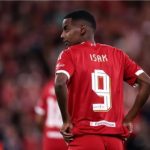 Arne Slot explains the reason why he subbed off Alexander Isak